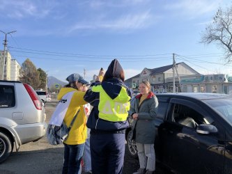 В Арсеньеве полицейские и общественники провели акцию «Белая трость» 1