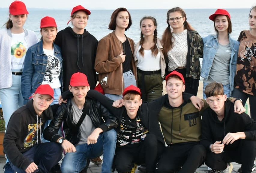 25 школьников Арсеньева отправились во Всероссийский детский центр "Океан"