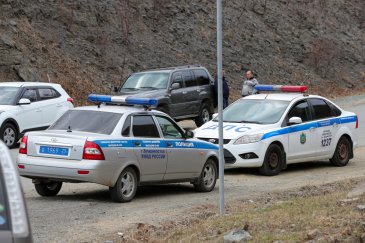 Картина дня в Приморье: Вирус в Анучино, Пасха в ZOOM, полицейский кордон на Русском