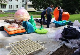 Во дворах Арсеньева началась установка детских площадок по программе «1000 дворов Приморья»
