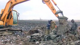 В Приморье поисковики подняли из болота останки самолета времен Великой Отечественной