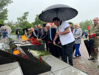 На площади Славы, почтили память героев Отечества 1 На площади Славы, почтили память героев Отечества 1