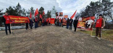 Коммунисты Арсеньевского местного отделения провели автопробег к памятникам 1