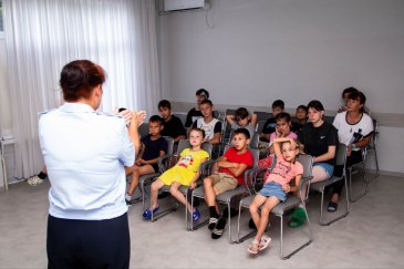 Заканчиваются летние каникулы и скоро ребята снова пойдут в школу