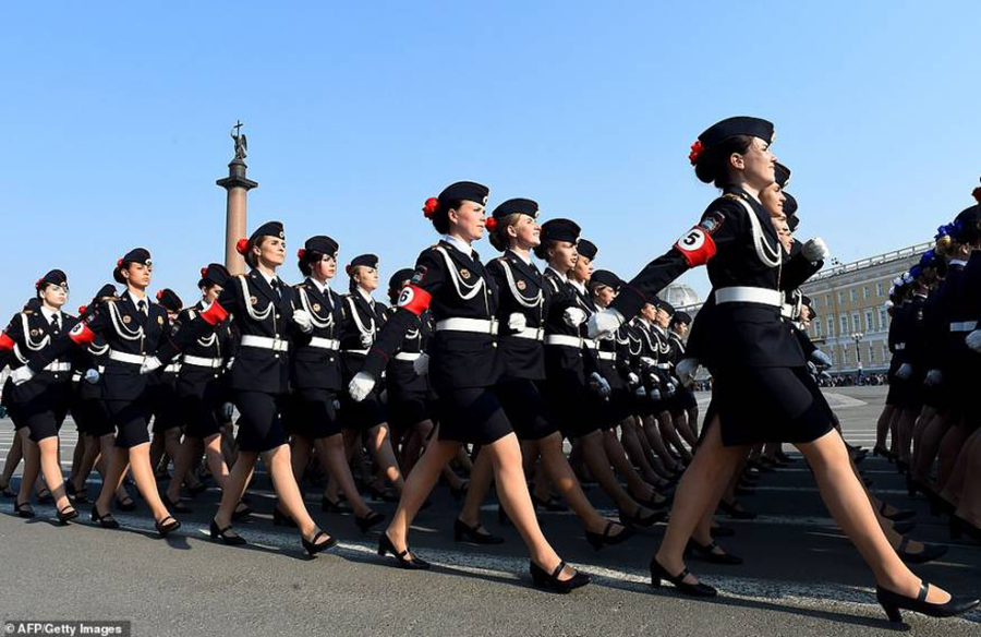 В интернете сравнили форму военных на репетиции парада 9 мая в Петербурге с нацистской
