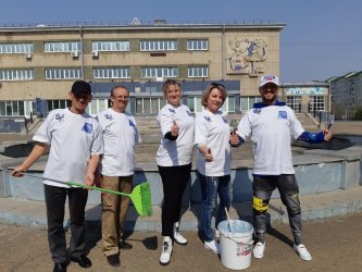 Волонтёры города Арсеньев не дожидаясь субботы и вышли на субботник