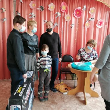 Арсеньевские семьи получили подарки от Благотворительного фонда "Тепло наших рук" 1