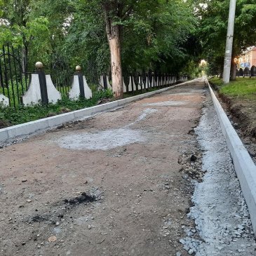 В Арсеньеве продолжается ремонт тротуара по улице Жуковского 0