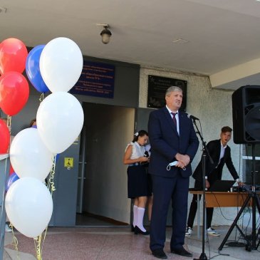 В школах города Арсеньев проходят торжественные линейки, посвященные Дню знаний 0