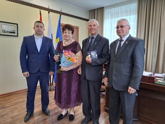 Четырем арсеньевским семьям вручены Почетные знаки Приморского края «Семейная доблесть» 1