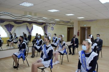 В школах Арсеньева состоялась церемония вручения аттестатов 1