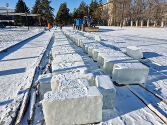 18 декабря, полным ходом идут работы по оборудованию новогоднего городка 3