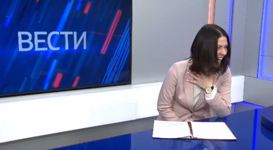 Ведущая «Вестей» на Камчатке рассмеялась на записи эфира, говоря о повышении выплат льготникам
