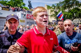 В полицию Владивостока доставлено 22 участника несанкционированного митинга оппозиции
