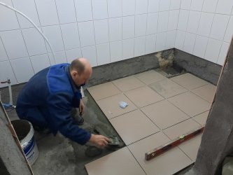 Общественные наблюдатели Арсеньева контролируют ход ремонтных работ в филиале детской поликлиники 2