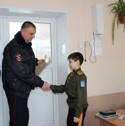 В Арсеньеве сотрудники полиции наградили участников конкурса рисунков «Честь и доблесть» 1