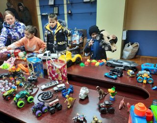 Общественные организации города Арсеньев поздравили детей с Новым годом