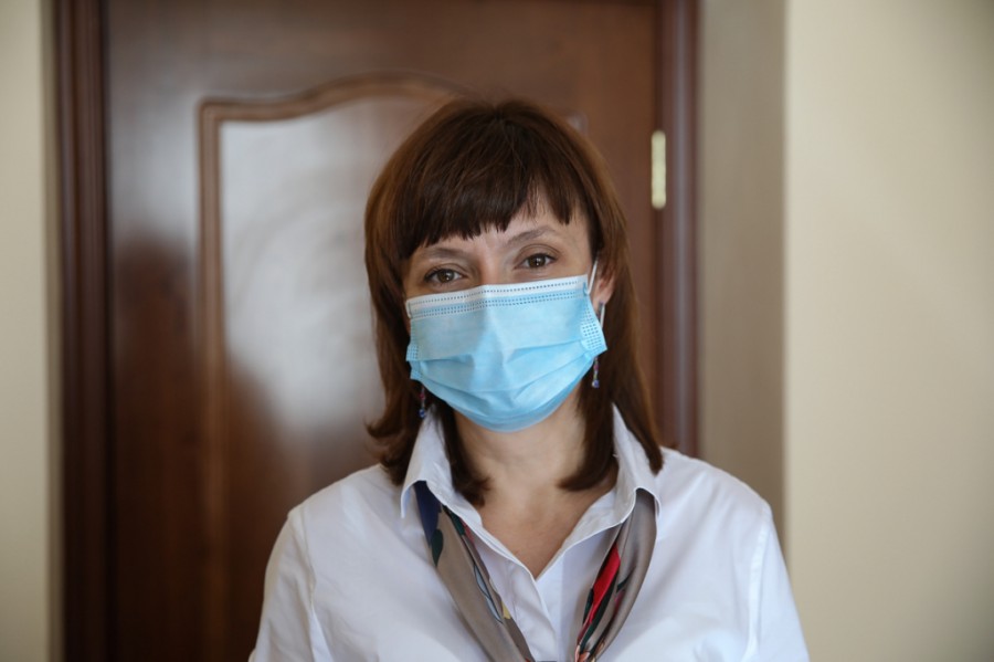 Первых врачей «красной» зоны в Приморье вакцинировали от COVID-19