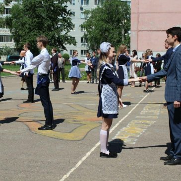 Последний школьный звонок прозвучал для выпускников города Арсеньев 0