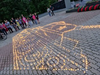 Акция «Огненные картины войны» состоялась 22 июня, на площади возле обелиска Славы 0