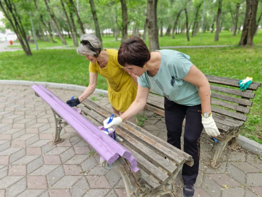 В парке "Восток" прошел очередной субботник В парке "Восток" прошел очередной субботник