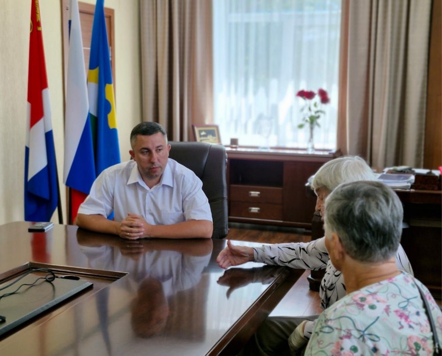 Глава Арсеньевского городского округа Сергей Угаров еженедельно проводит прием жителей города