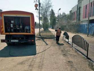 Начались работы по покраске леерных ограждений