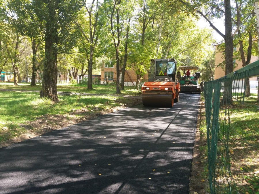 В Арсеньевском городском округе идут работы по асфальтированию дворовых территорий и проездов