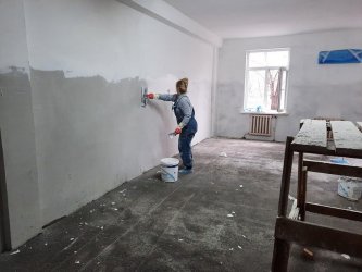 Общественные наблюдатели Арсеньева контролируют ход ремонтных работ в филиале детской поликлиники 3