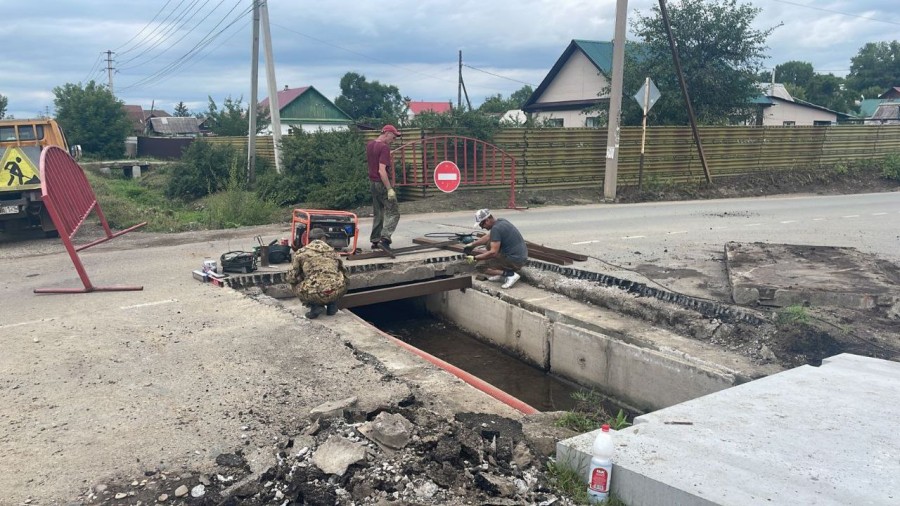 В Арсеньев проводятся ремонтные работы на улице Островского.