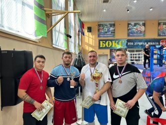 Арсеньевский боксер - Бурнос Михаил - чемпион Дальневосточного федерального округа среди мужчин.