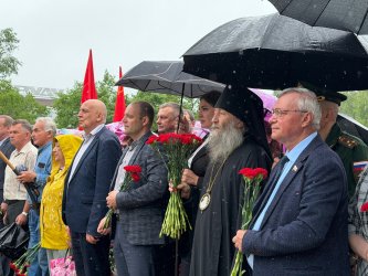На площади Славы, почтили память героев Отечества 0 На площади Славы, почтили память героев Отечества 0