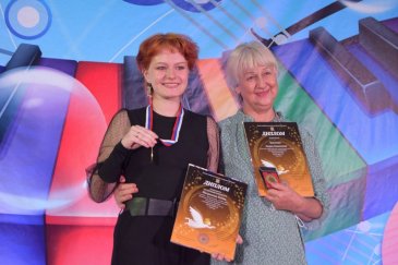 учащаяся Арсеньевской школы искусств и ее преподаватель получили медали «Абсолютного победителя»