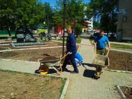 Благоустройство сквера возле памятника Герою России Олегу Пешкову продолжается 0