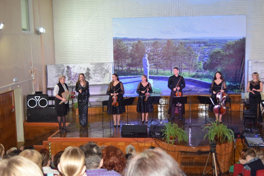 В Арсеньевской школе искусств прошел концерт ансамбля «Кармен»