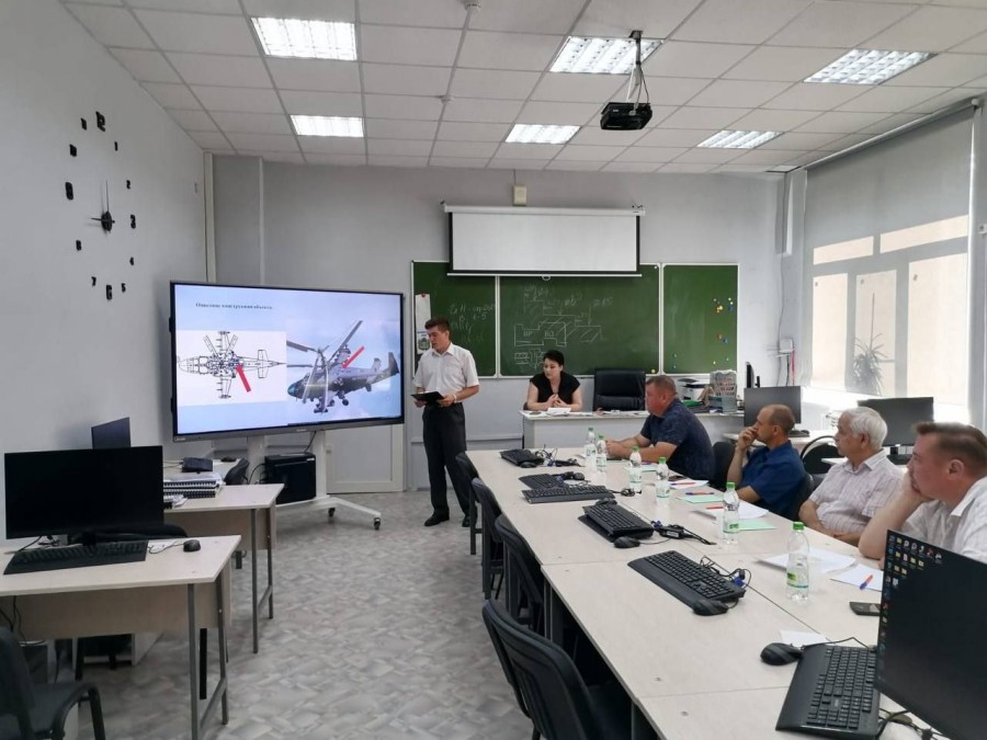 Первый выпуск по направлению «Производство летательных аппаратов» Первый выпуск по направлению «Производство летательных аппаратов»
