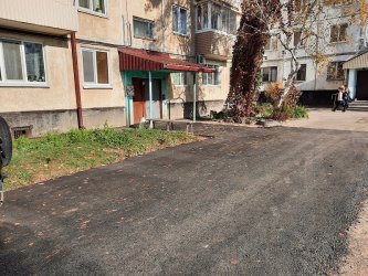 Продолжается ремонт Арсеньевских дворов 0