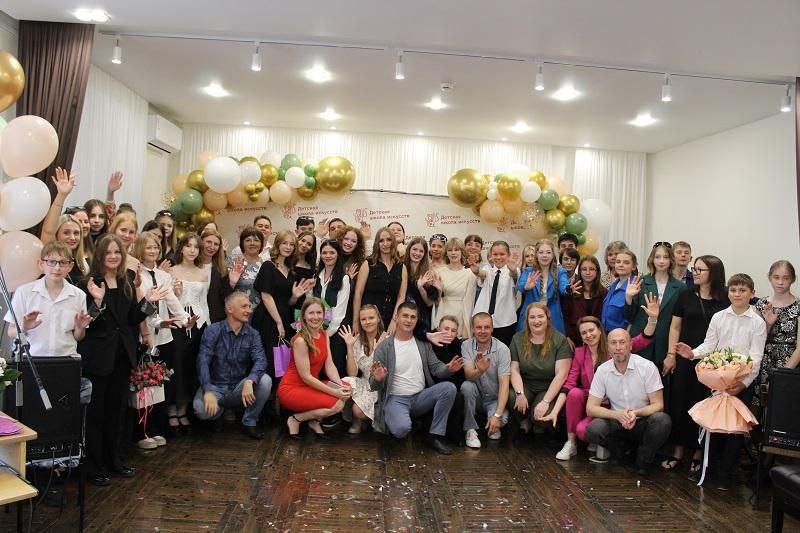 В Детской школе искусств города Арсеньев состоялся выпускной В Детской школе искусств города Арсеньев состоялся выпускной