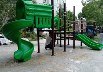 В Арсеньеве началась установка детских и спортивных площадок в рамках проекта «1000 дворов Приморья»