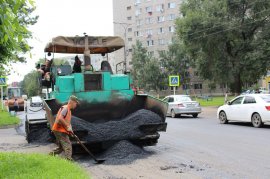 В Арсеньеве продолжаются ремонтные работы по улице Октябрьской.