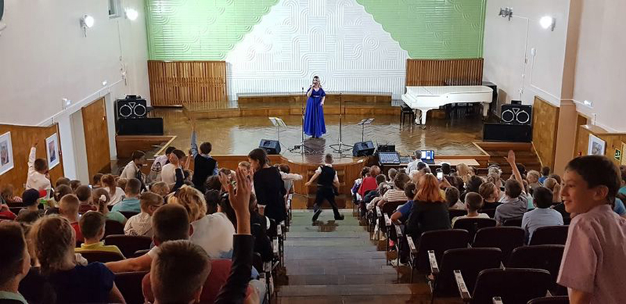 6 сентября в зале Детской школы искусств выступали вокалисты филармонии