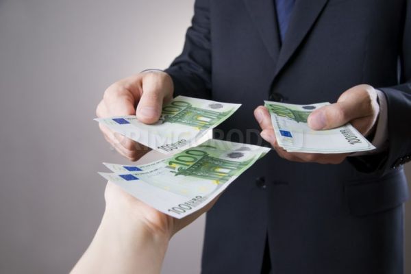 Вирішіть усі ці фінансові проблеми завдяки нашій кредитній службі за фіксованою ставкою 3% Вирішіть усі ці фінансові проблеми завдяки нашій кредитній службі за фіксованою ставкою 3%