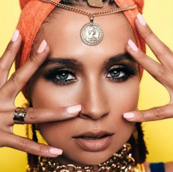 История о встрече двух душ в новой песне Tolana как отражение вечного стремления к свету