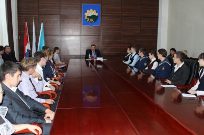 Глава Арсеньевского городского округа А.А. Дронин провел урок для школьников города