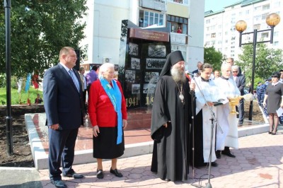 В Арсеньеве открылся памятник труженикам тыла и детям войны