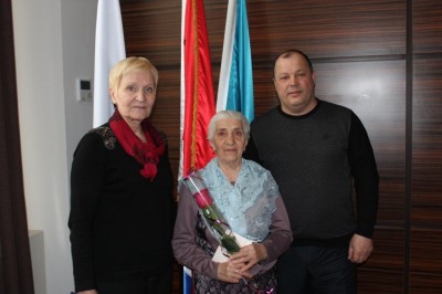 В Арсеньеве медаль к 70-летию Победы вручена жительнице Луганской области
