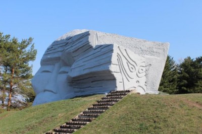 В Арсеньеве отреставрирован памятник В.К. Арсеньеву и Дерсу Узала